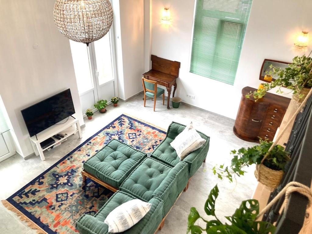 Charming Riverfront Escape - Beach Riviera and Town