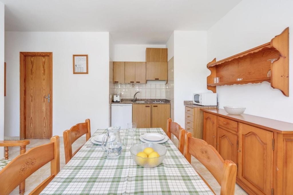 Kuchyň nebo kuchyňský kout v ubytování Apartamento La Cabanya 3c