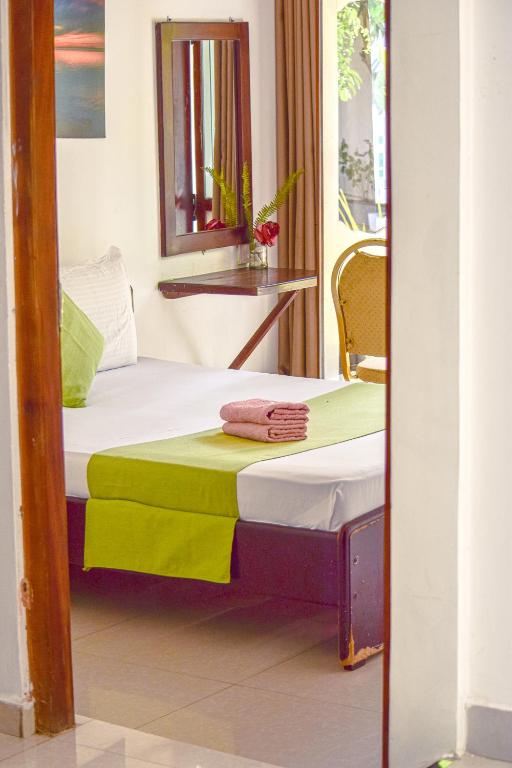 Postel nebo postele na pokoji v ubytování The Bamboo Tree Transit Hotel