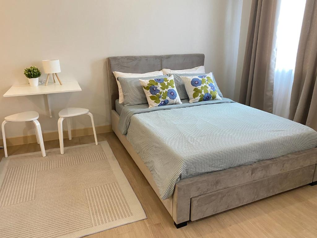 Postel nebo postele na pokoji v ubytování Condo unit near SM City Sta Rosa