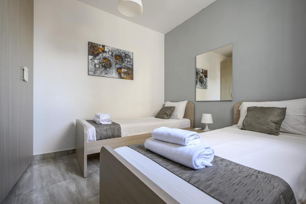 Postel nebo postele na pokoji v ubytování F11 Room 2, Private Room two single beds shared bathroom in shared Flat