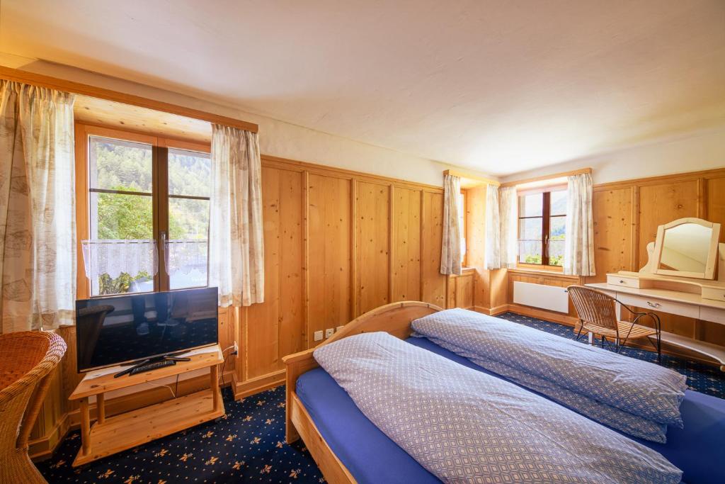 Postel nebo postele na pokoji v ubytování Albergo Ristorante Grotto Miralago