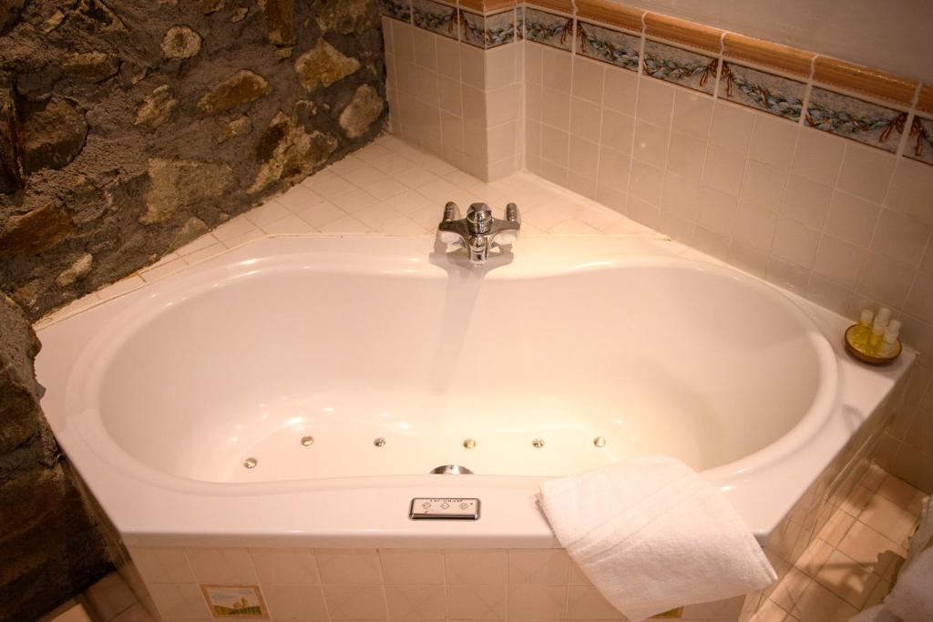 Koupelna v ubytování Albergo Ristorante Grotto Miralago