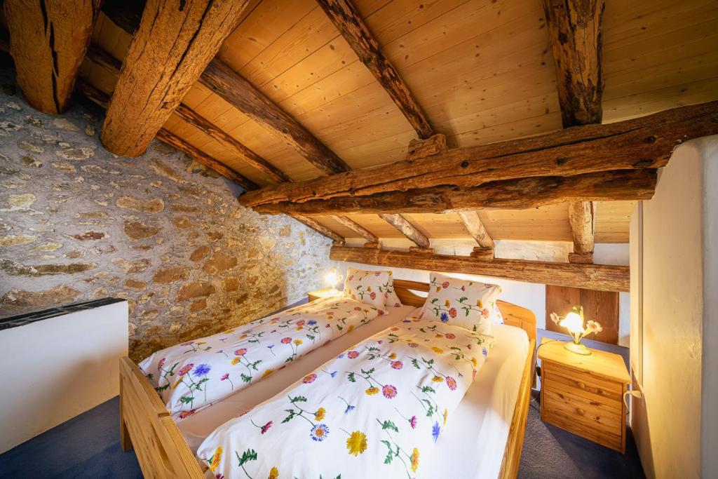 Postel nebo postele na pokoji v ubytování Albergo Ristorante Grotto Miralago