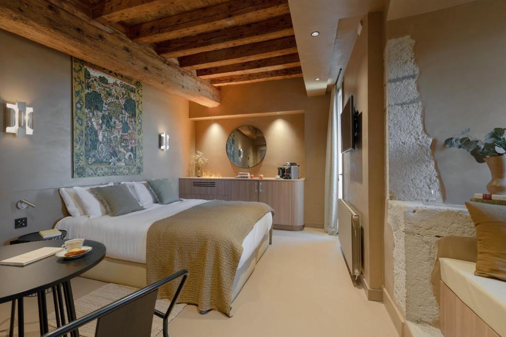 MiHotel - Grenier à Sel de Pérouges - Suite Junior « Acanthe »