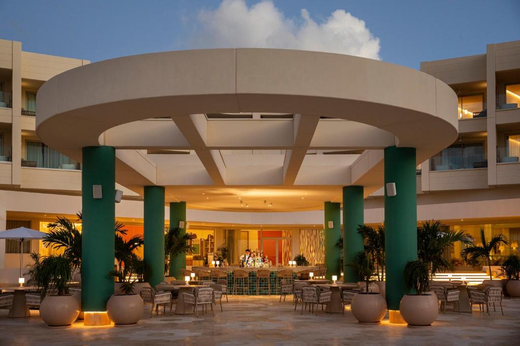 Restaurace v ubytování JOIA Aruba by Iberostar