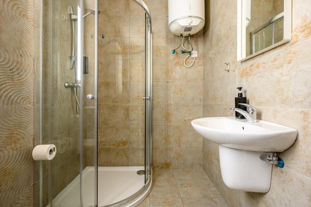 Koupelna v ubytování F11 Room 3, private Room two single beds shared bathroom in shared Flat