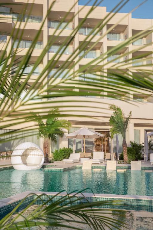 Bazén v ubytování JOIA Aruba by Iberostar nebo v jeho okolí