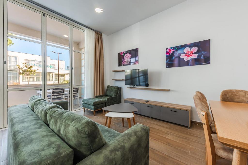 TV a/nebo společenská místnost v ubytování Apart Hotel Perla Resort Lalez Durres
