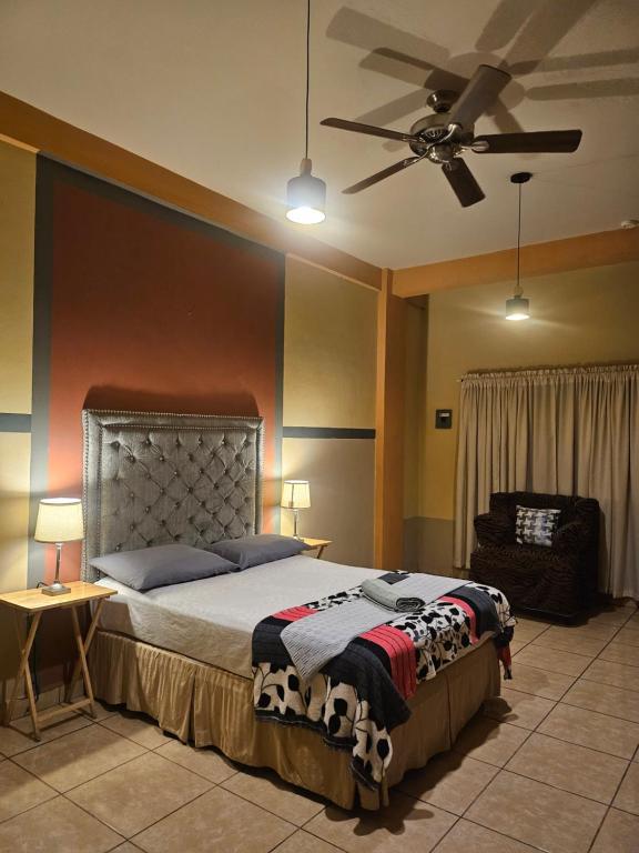 Postel nebo postele na pokoji v ubytování Platinum Hotel