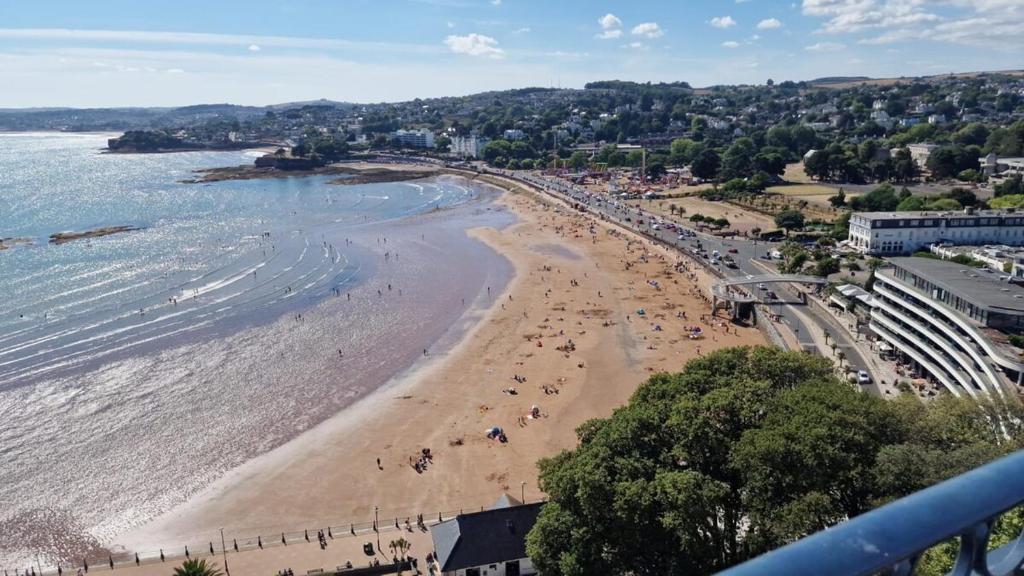 Exclusive 2-room penthouse with 2 balconies and breathtaking views over ...