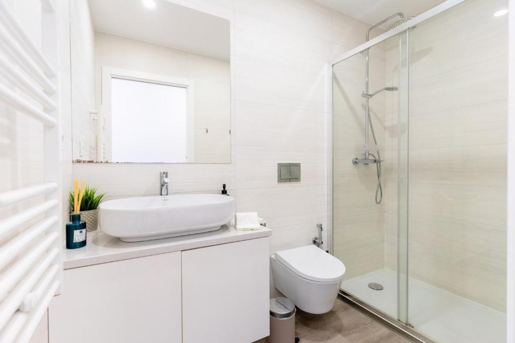 Koupelna v ubytování Flat with cozy balcony in the heart of city center