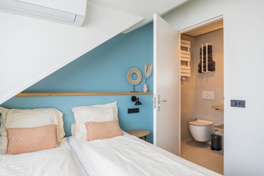 Postel nebo postele na pokoji v ubytování Huis 8 Studio's