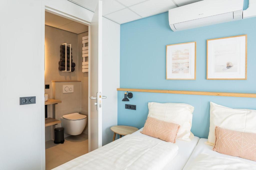 Postel nebo postele na pokoji v ubytování Huis 8 Studio's