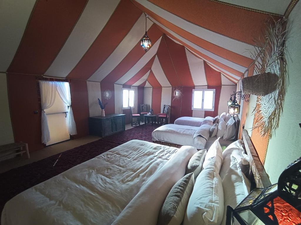 Postel nebo postele na pokoji v ubytování Alwan Luxury Camp