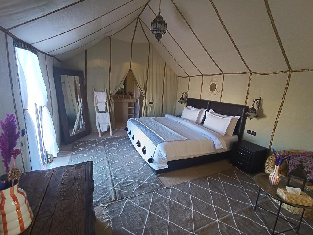 Postel nebo postele na pokoji v ubytování Alwan Luxury Camp