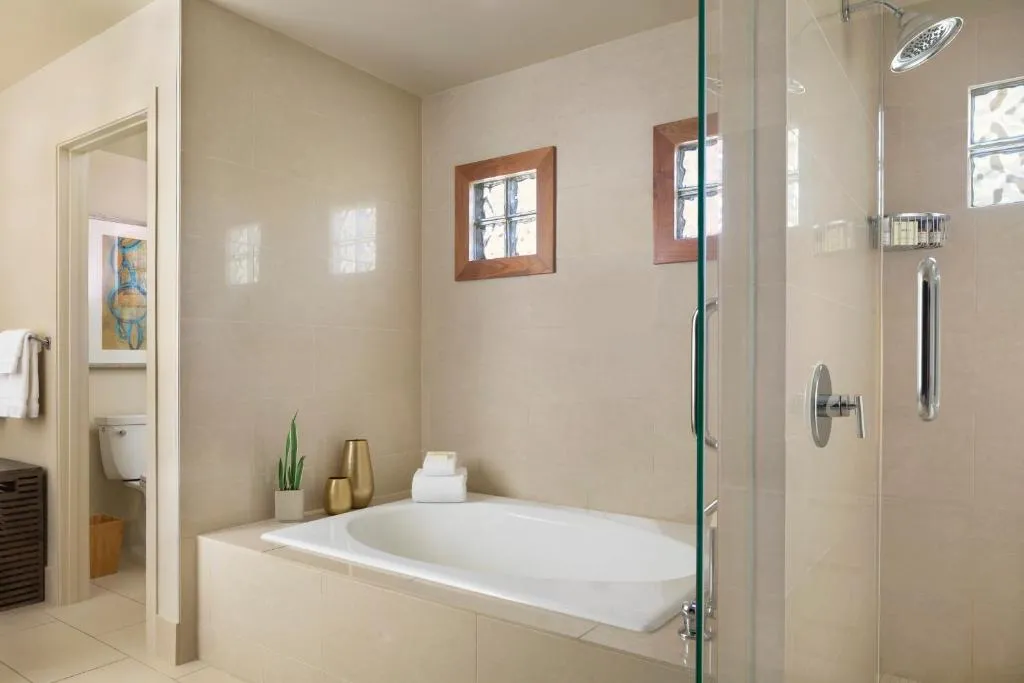 Fairmont Gold Junior King Suite with Bath Tub and Patior or Balcony