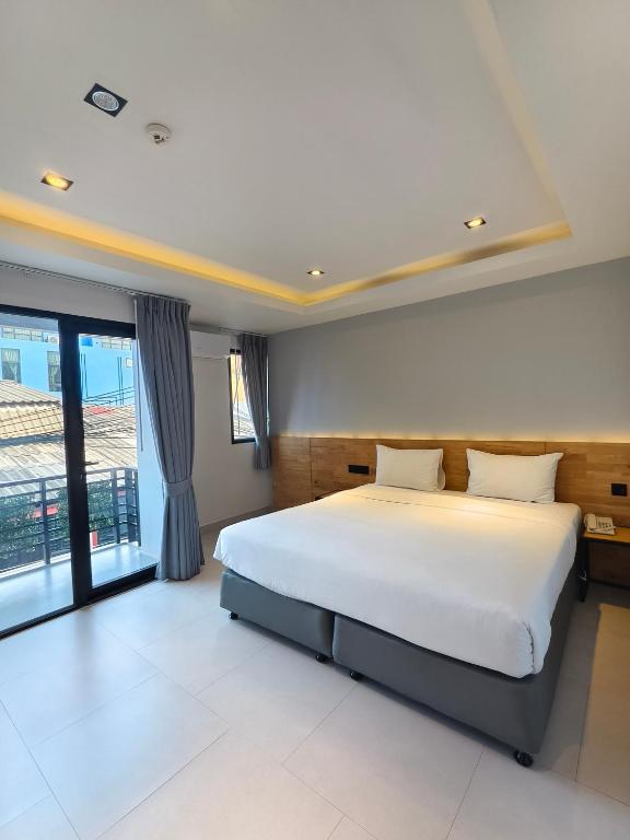 Postel nebo postele na pokoji v ubytování Lek Lek Samui Room X Coffee Bar