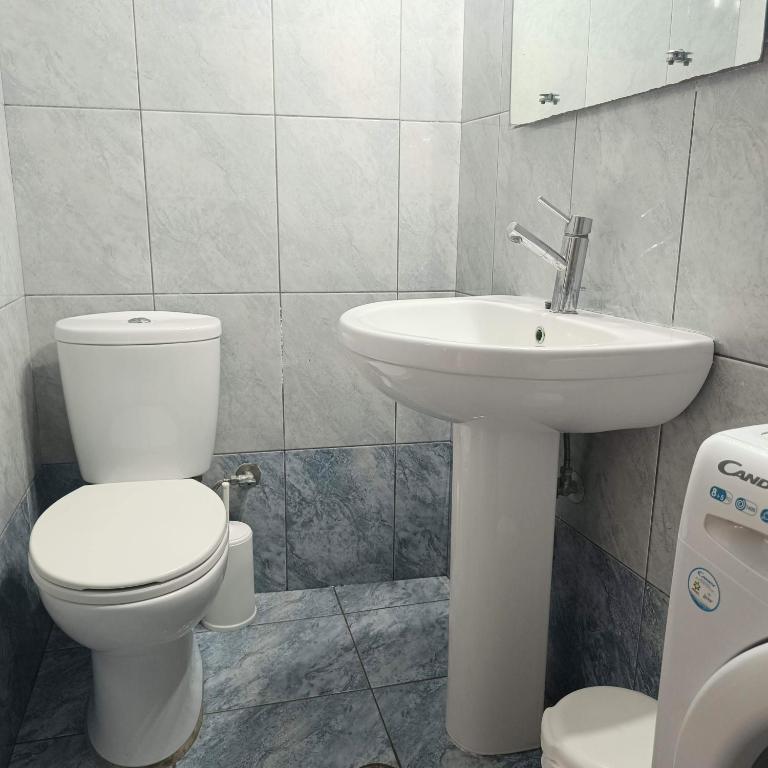 a bathroom with a toilet and a sink at Perno in Serifos Chora