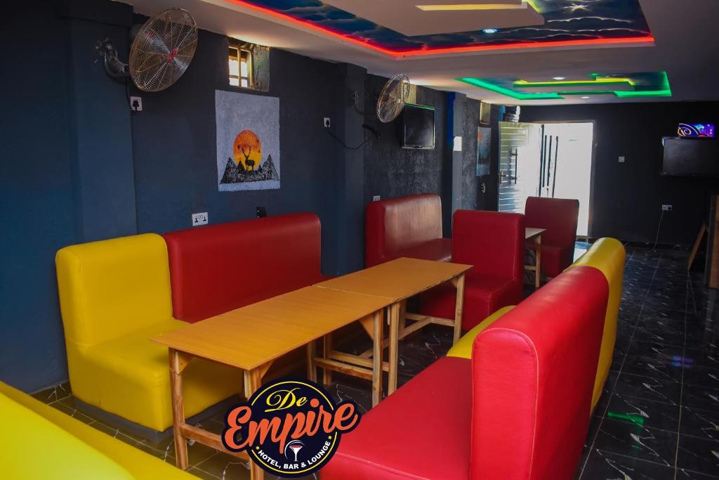 Posezení v ubytování De Empire Hotel