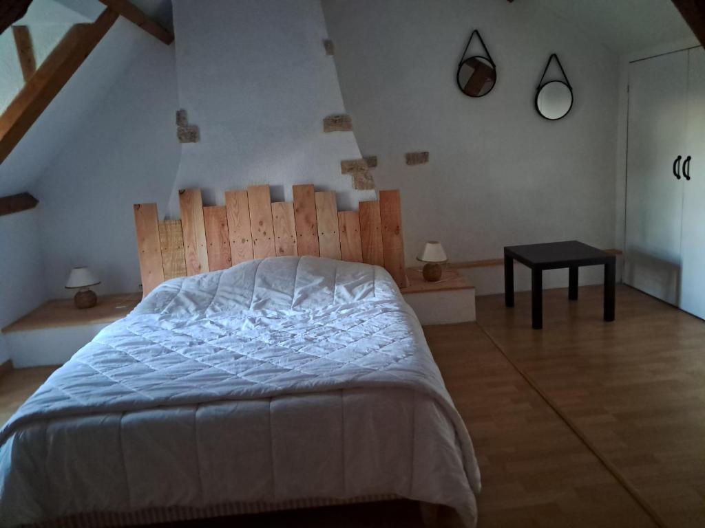 Postel nebo postele na pokoji v ubytování la maison du sabotier