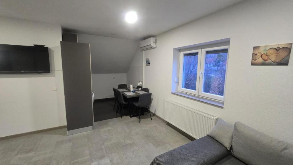 TV a/nebo společenská místnost v ubytování Apartmani Marijamagdalena