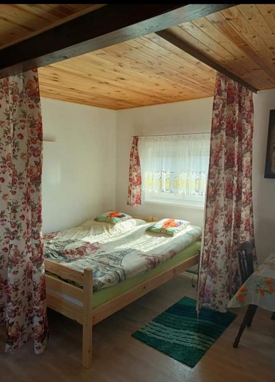 Posteľ alebo postele v izbe v ubytovaní Wczasy na Kaszubach u Hani