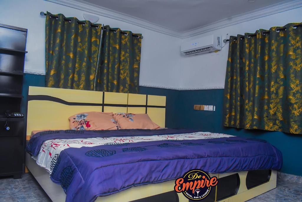 Postel nebo postele na pokoji v ubytování De Empire Hotel