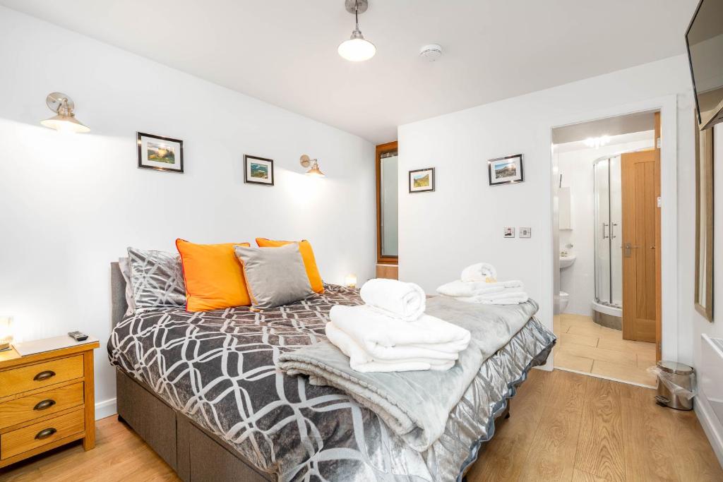 a bedroom with a bed with towels on it at Chunal Apartment Central Glossop in Glossop