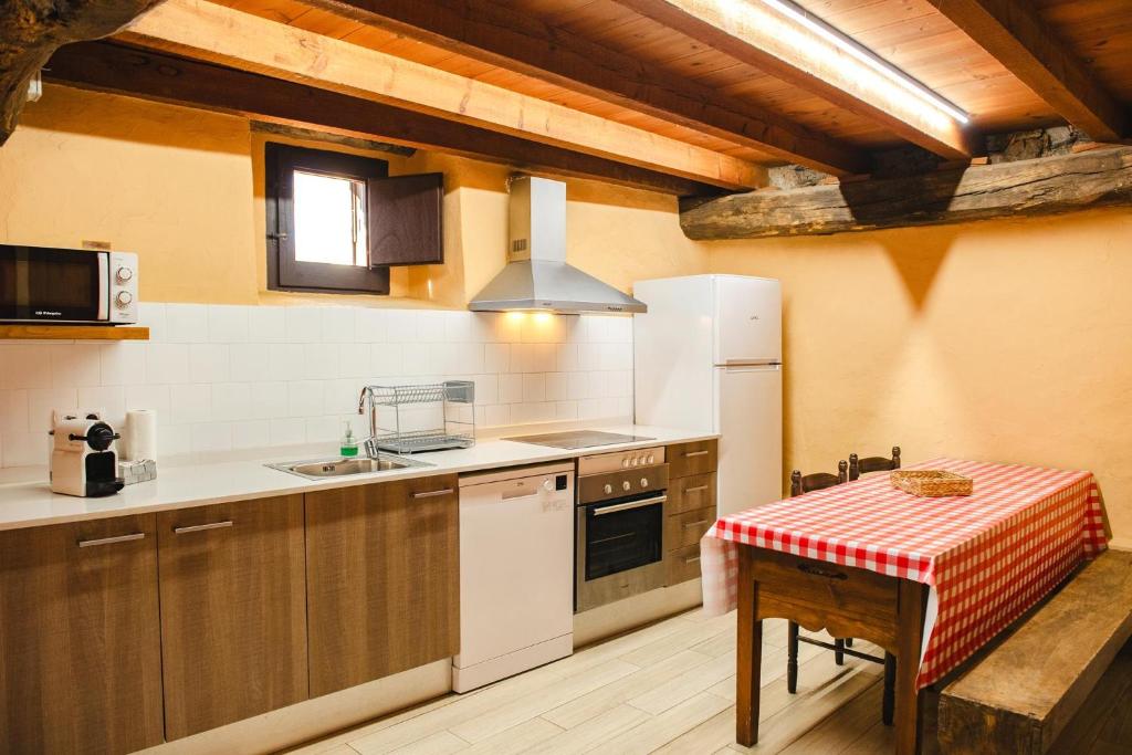 Kuchyň nebo kuchyňský kout v ubytování Cal Pai