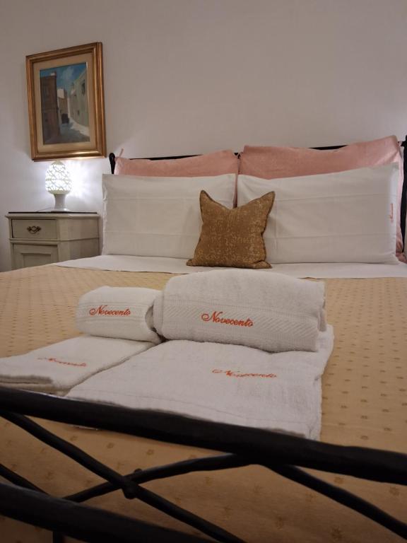Postel nebo postele na pokoji v ubytování BnB '900 Lecce centro