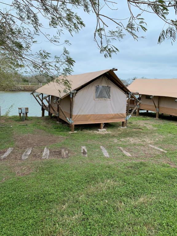 Příroda nedaleko luxury tent