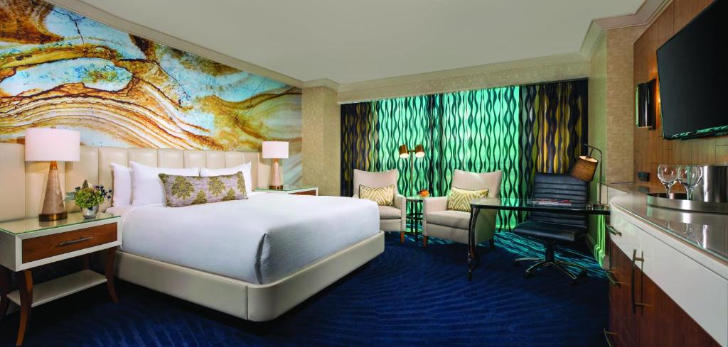 Mandalay Bay - Resort King Strip View