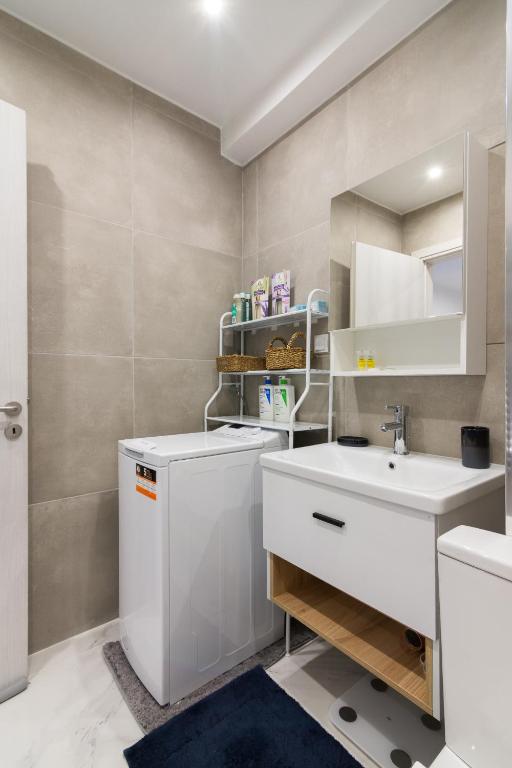 Kuchyň nebo kuchyňský kout v ubytování Modern Studio in Piraeus