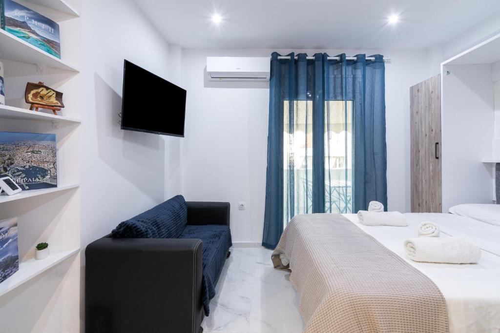TV a/nebo společenská místnost v ubytování Modern Studio in Piraeus