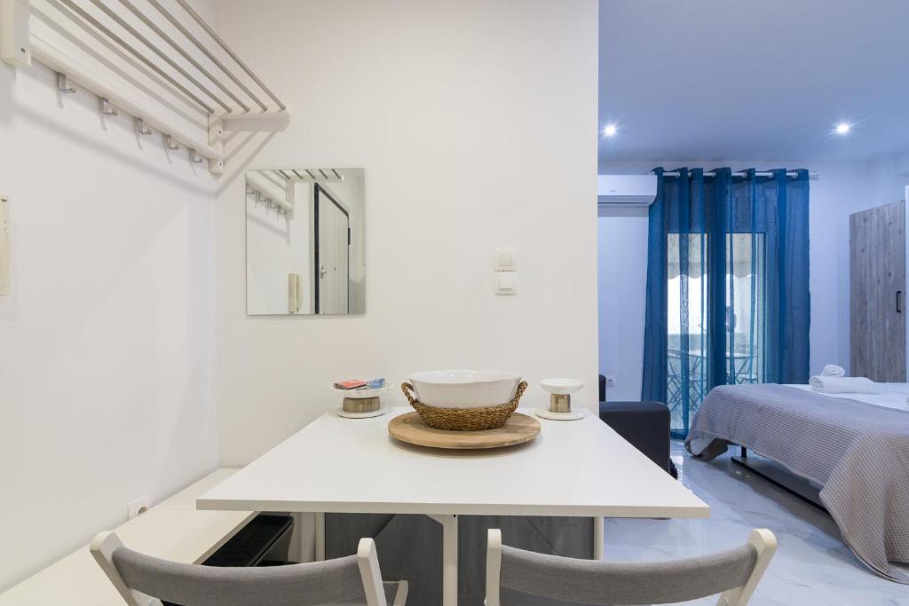 Postel nebo postele na pokoji v ubytování Modern Studio in Piraeus