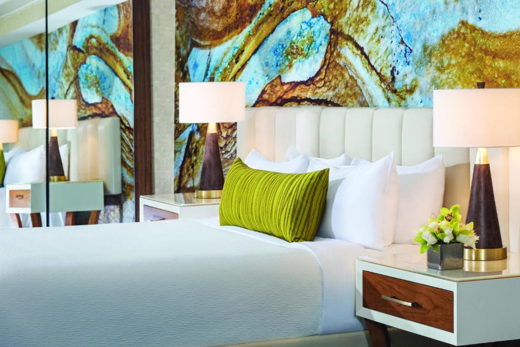 Mandalay Bay - Elite King Suite