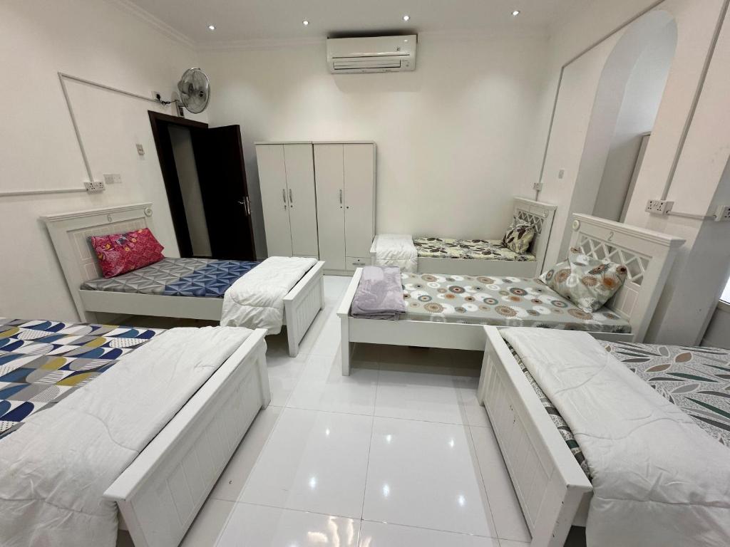 Postel nebo postele na pokoji v ubytování International Abu Dhabi Hostel