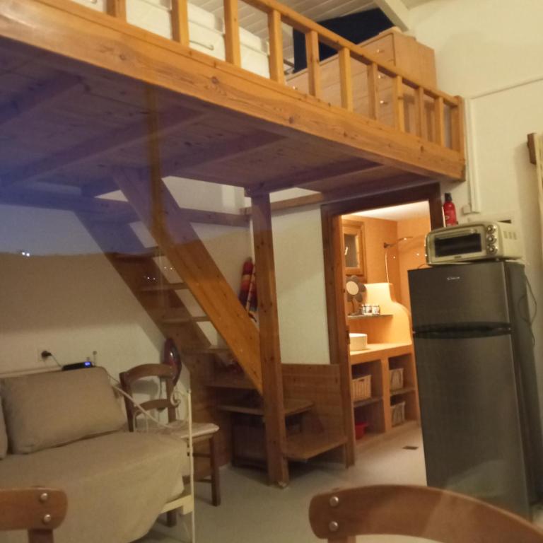 Kuchyň nebo kuchyňský kout v ubytování Cottage1Το μικρό σπίτι στο λιβαδι