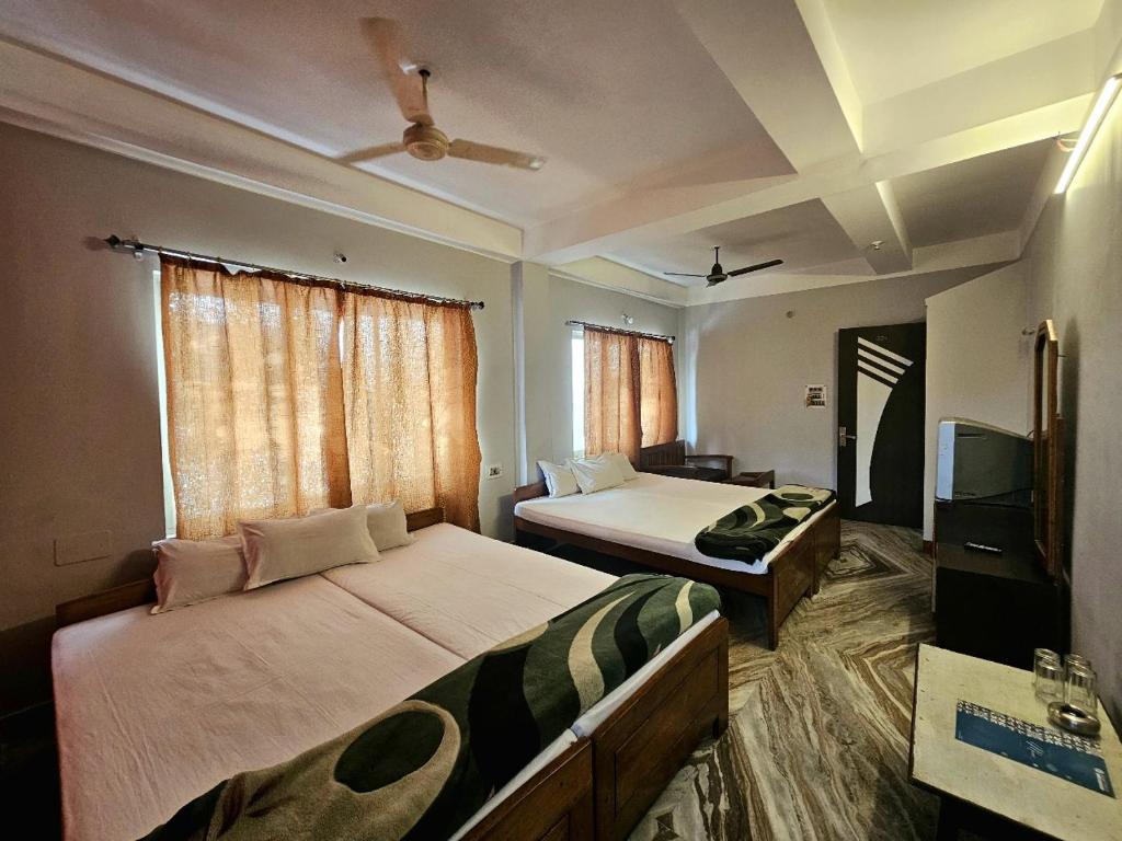 Postel nebo postele na pokoji v ubytování Hotel Vishal