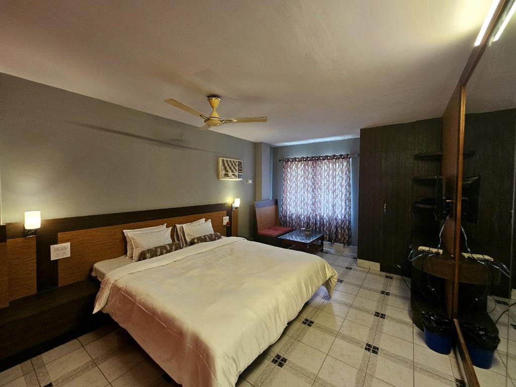 Postel nebo postele na pokoji v ubytování Hotel Vishal