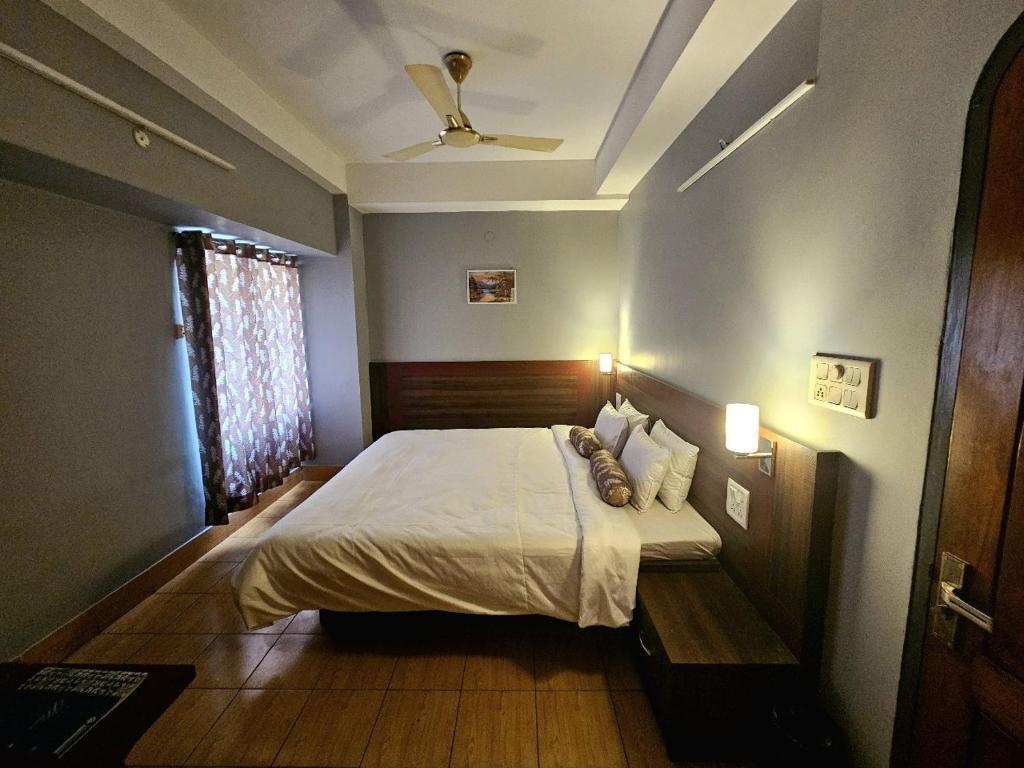 Postel nebo postele na pokoji v ubytování Hotel Vishal