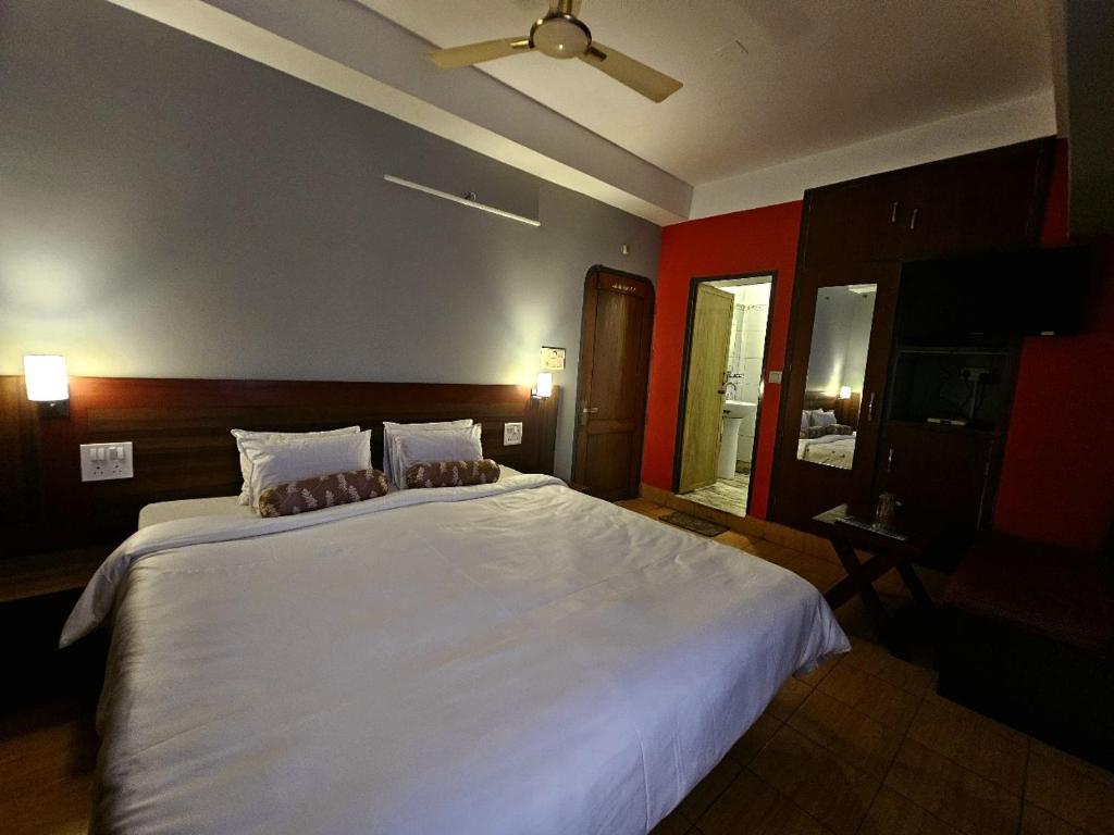 Postel nebo postele na pokoji v ubytování Hotel Vishal