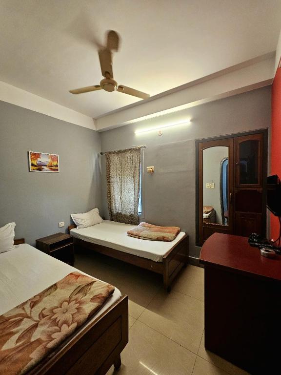 Postel nebo postele na pokoji v ubytování Hotel Vishal