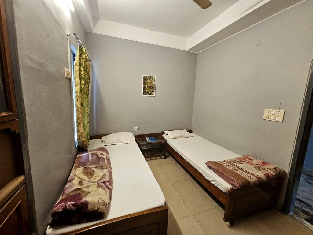 Postel nebo postele na pokoji v ubytování Hotel Vishal