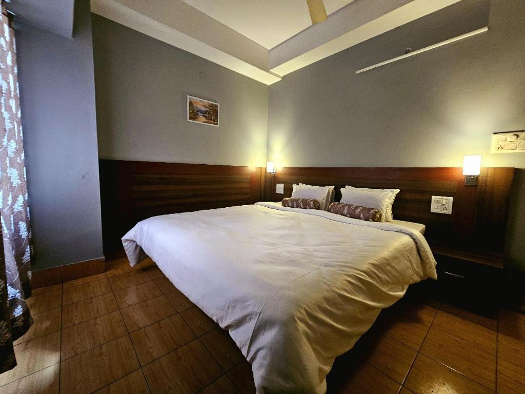 Postel nebo postele na pokoji v ubytování Hotel Vishal