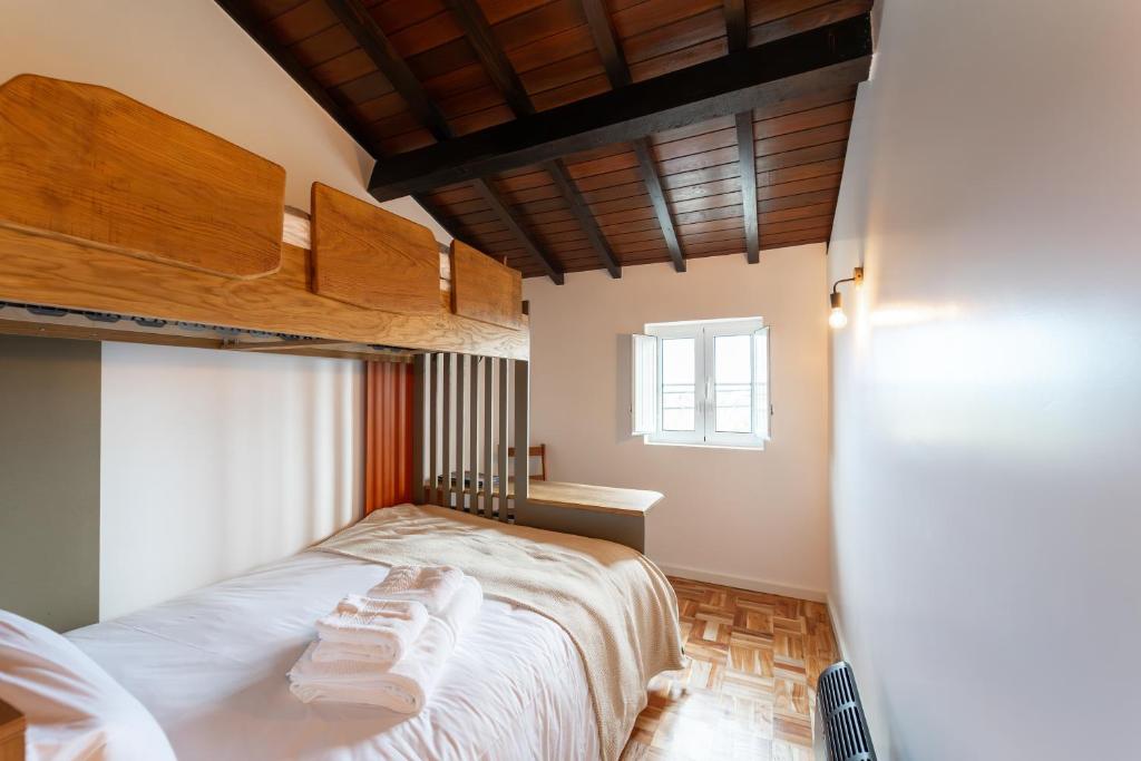 a bedroom with a bunk bed with white sheets at Casa de Maiorca in Maiorca