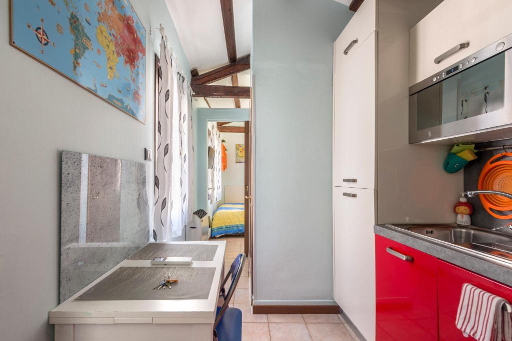 Η κουζίνα ή μικρή κουζίνα στο Vigna tiny apartment in Venice