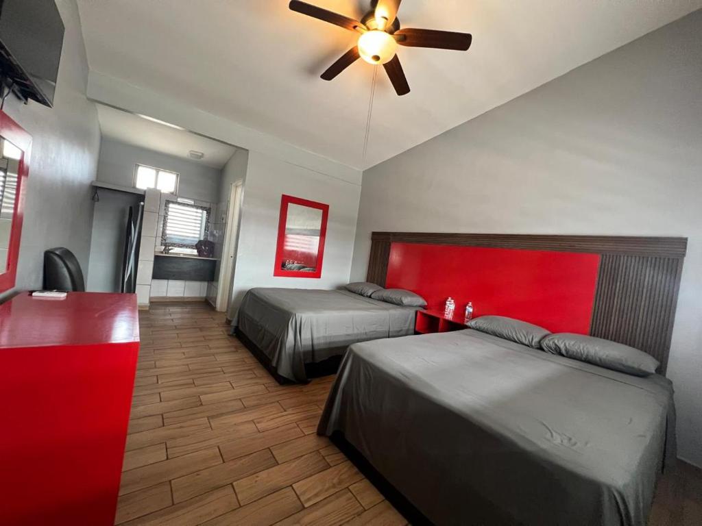 Postel nebo postele na pokoji v ubytování Hotel Luna Park