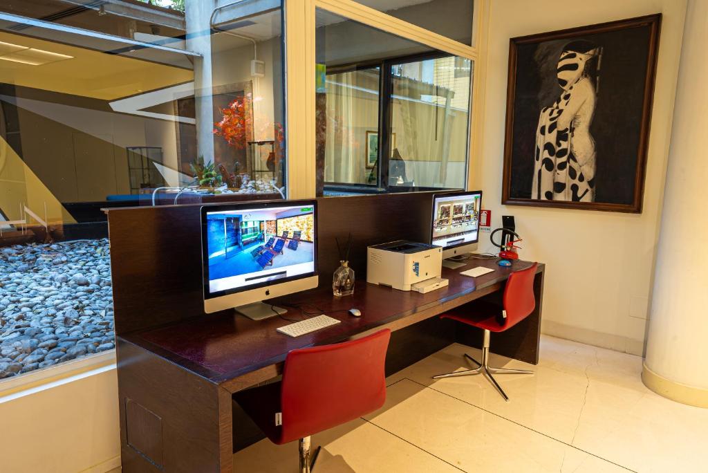 TV a/nebo společenská místnost v ubytování Art Hotel Navigli